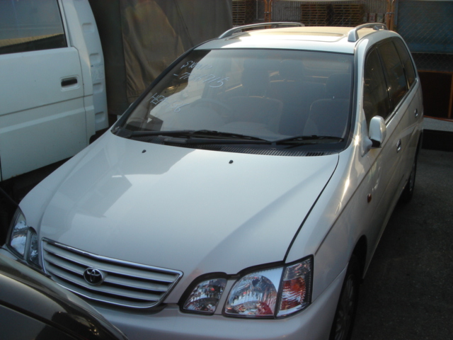 2000 Toyota Gaia Images