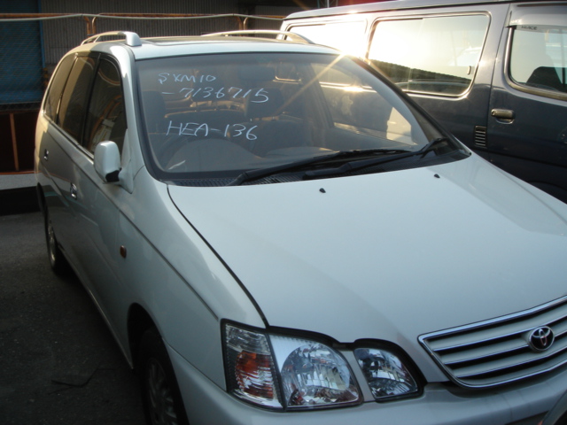 2000 Toyota Gaia Pictures