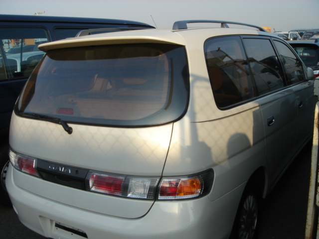2000 Toyota Gaia Pictures