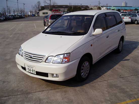 2000 Toyota Gaia Photos