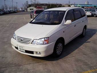 2000 Toyota Gaia Pictures