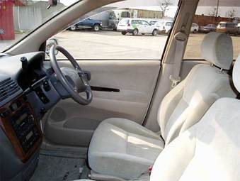 2000 Toyota Gaia Pictures