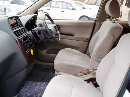 2000 Toyota Gaia Photos
