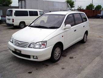 2000 Toyota Gaia Pictures