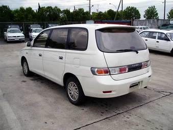 2000 Toyota Gaia Photos