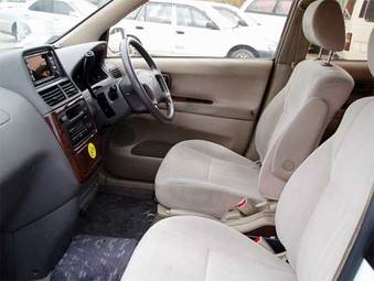 2000 Toyota Gaia Photos