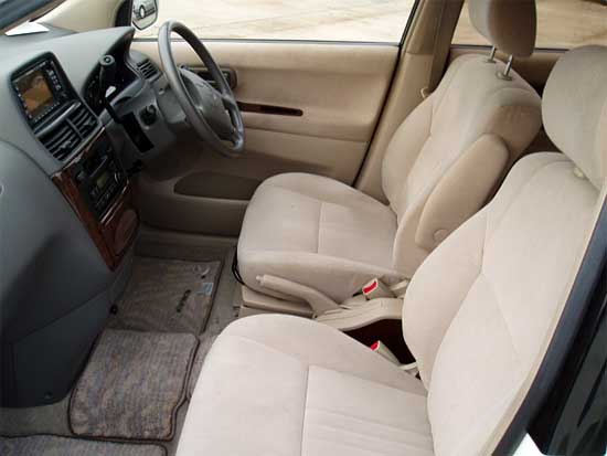 2000 Toyota Gaia Pictures