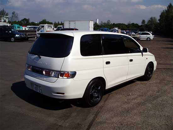 2000 Toyota Gaia Pictures