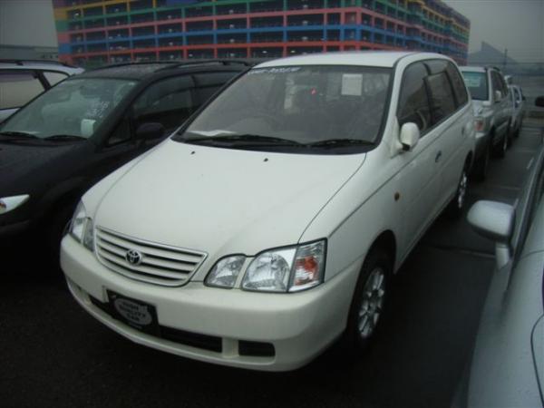 2000 Toyota Gaia Photos