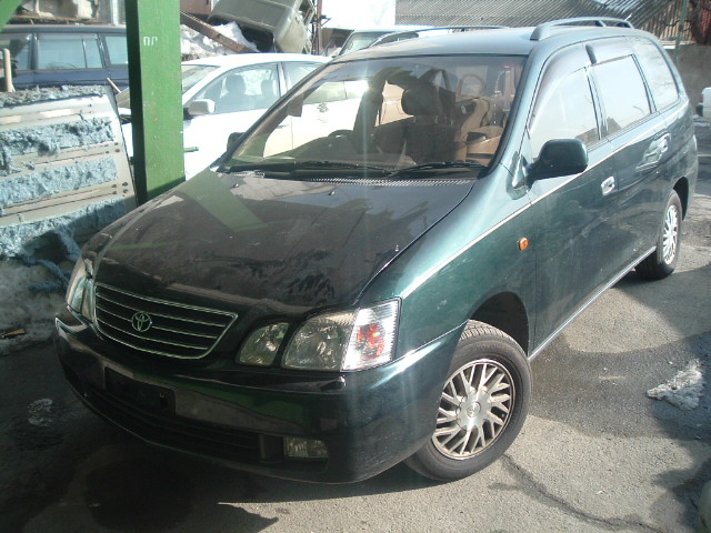 2000 Toyota Gaia Pictures