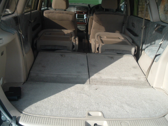 2000 Toyota Gaia Pictures