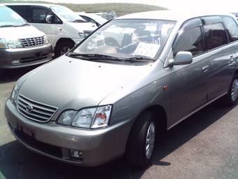 2000 Toyota Gaia Images