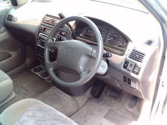 2000 Toyota Gaia Pictures
