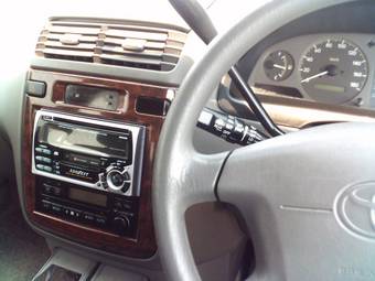 2000 Toyota Gaia Photos