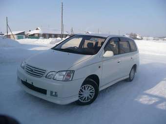 2000 Toyota Gaia Photos