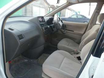 2000 Toyota Gaia Pics