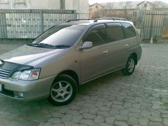 2000 Toyota Gaia Pictures