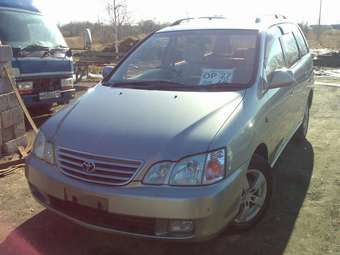 2000 Toyota Gaia Photos