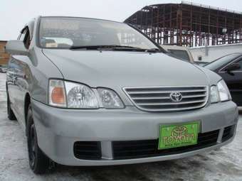 2000 Toyota Gaia Pictures