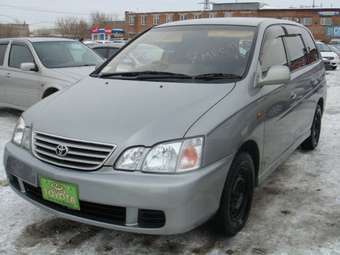 2000 Toyota Gaia Photos