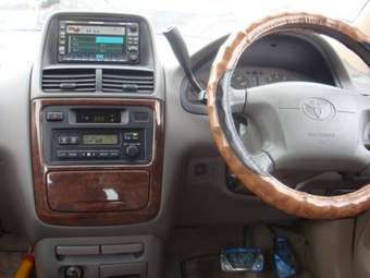 2000 Toyota Gaia Pictures