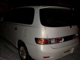 2000 Toyota Gaia Photos