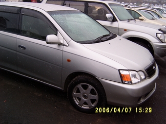 2001 Toyota Gaia