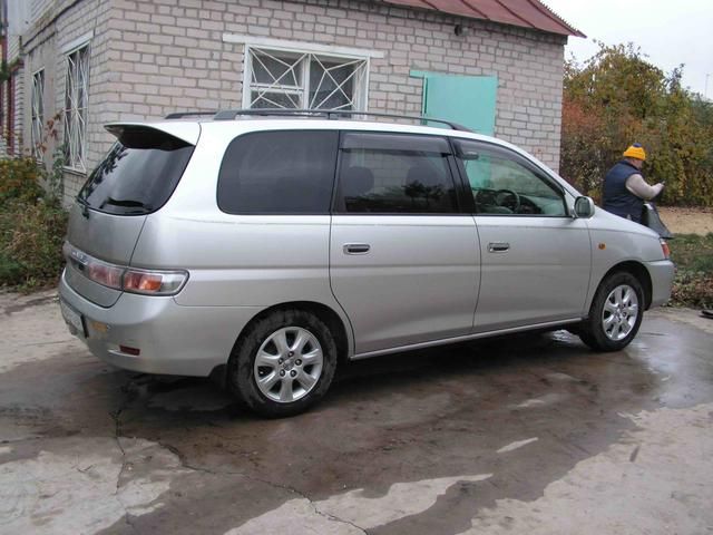 2001 Toyota Gaia