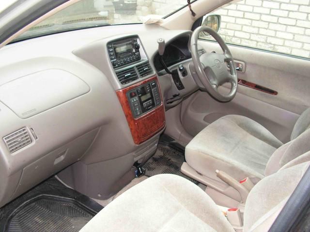2001 Toyota Gaia