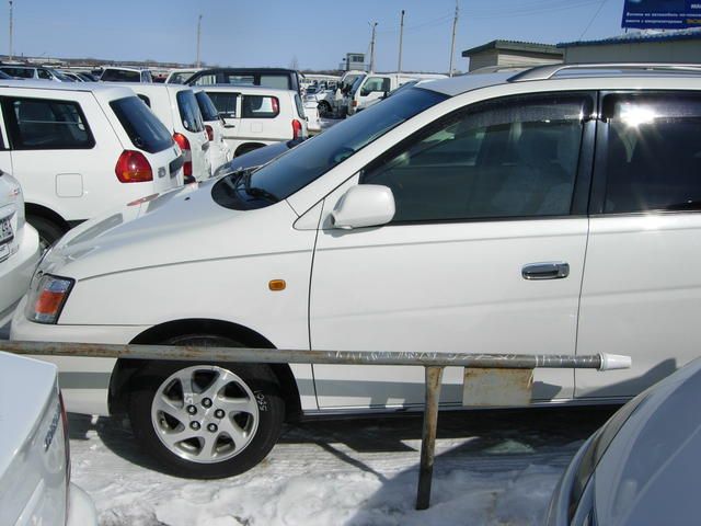 2001 Toyota Gaia