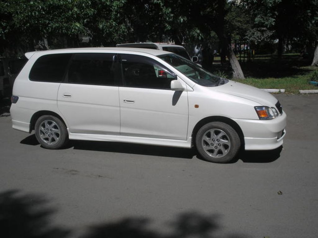 2001 Toyota Gaia