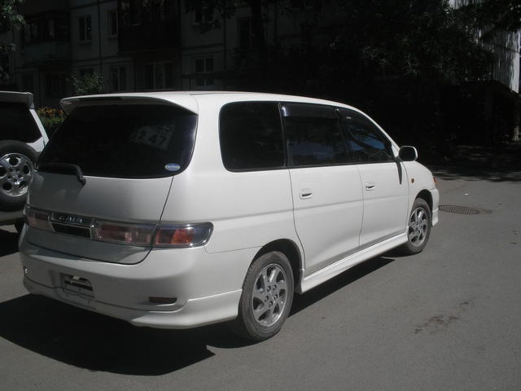 2001 Toyota Gaia