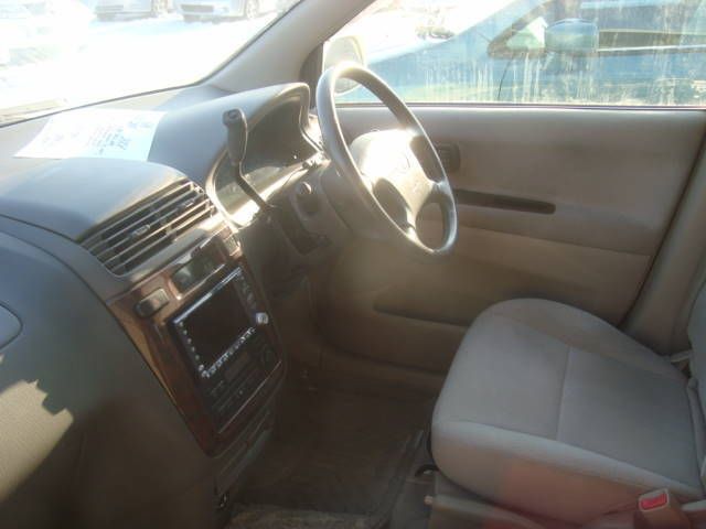 2001 Toyota Gaia