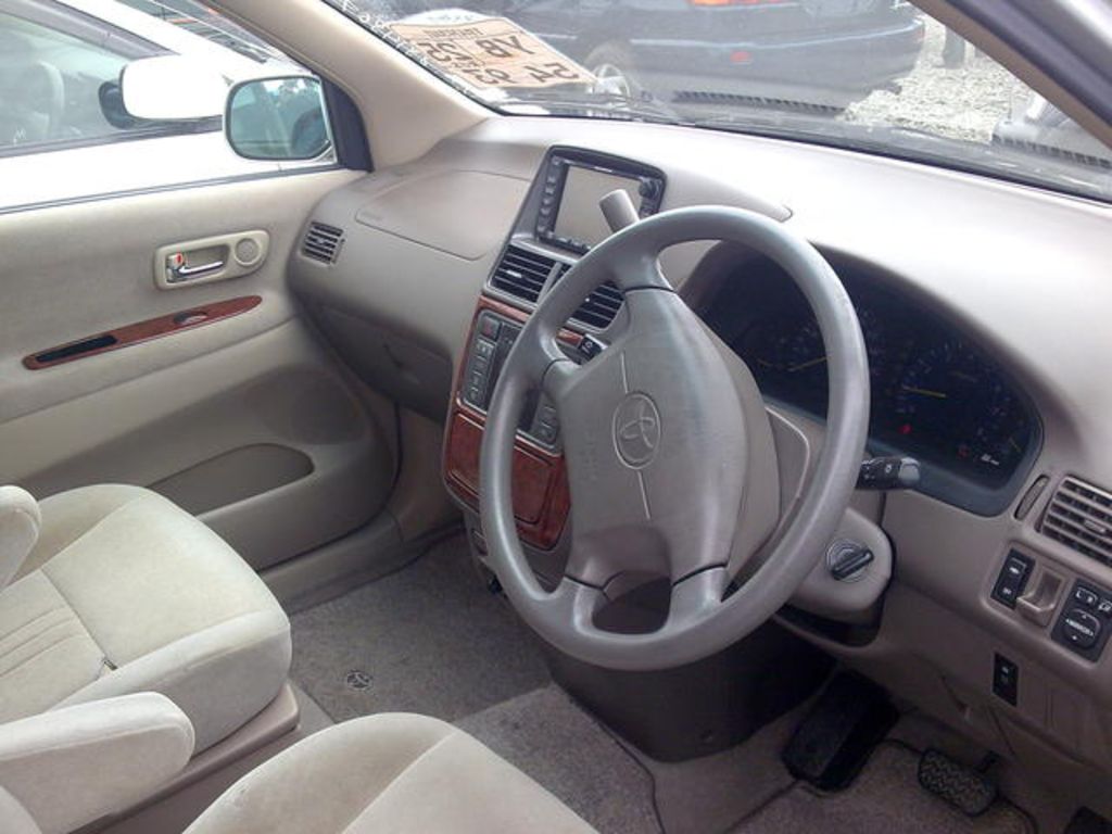 2001 Toyota Gaia