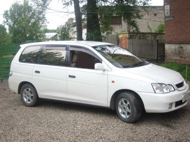 2001 Toyota Gaia