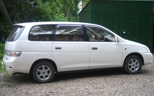 2001 Toyota Gaia