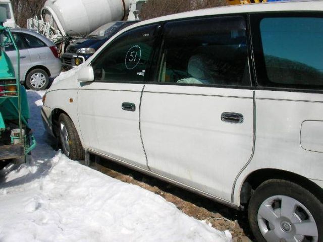 2001 Toyota Gaia