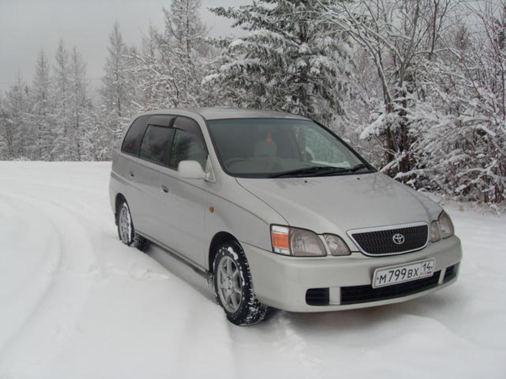 2001 Toyota Gaia