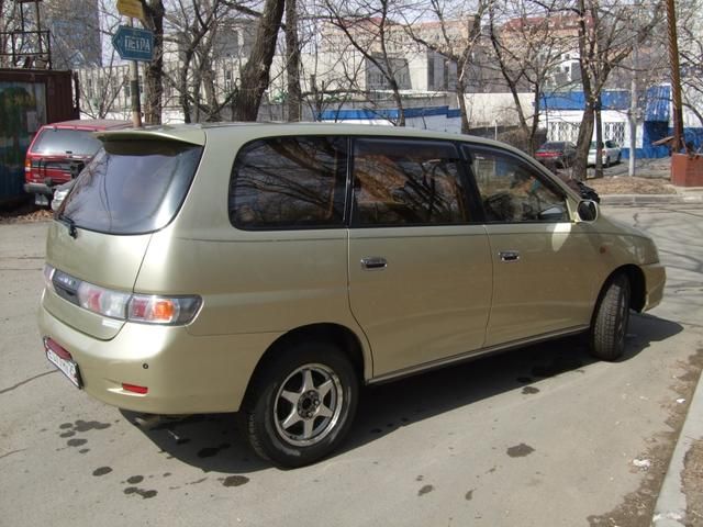 2001 Toyota Gaia