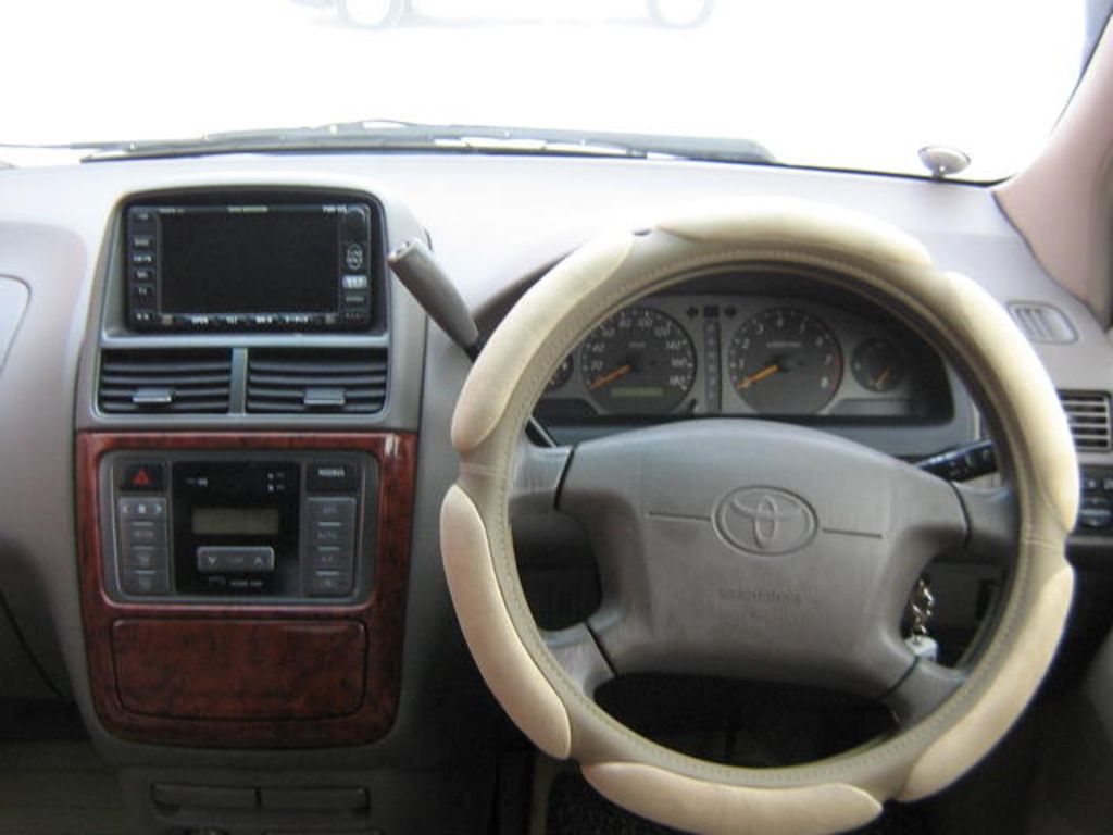 2001 Toyota Gaia