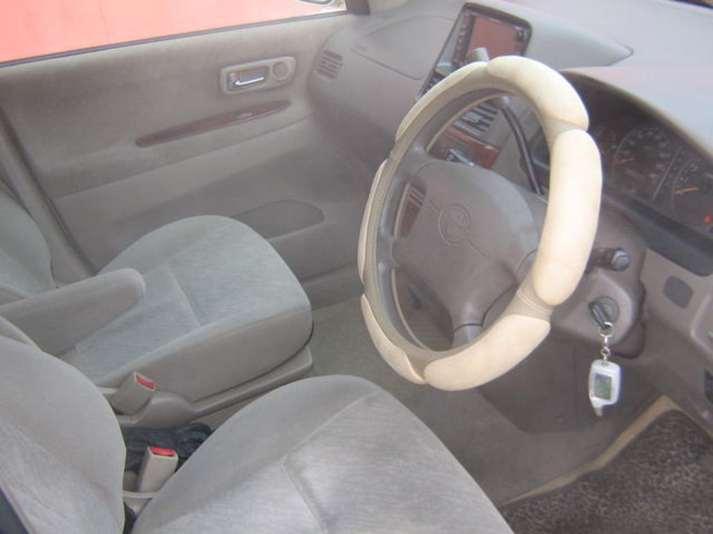 2001 Toyota Gaia