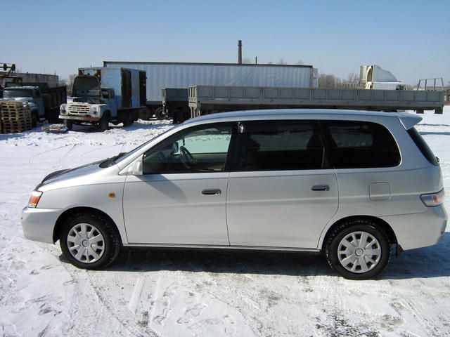 2001 Toyota Gaia