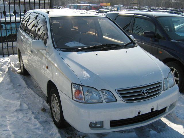 2001 Toyota Gaia