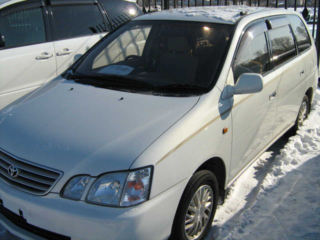 2001 Toyota Gaia