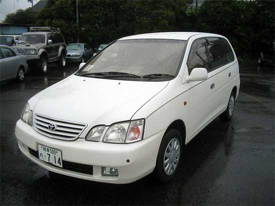 2001 Toyota Gaia Pictures