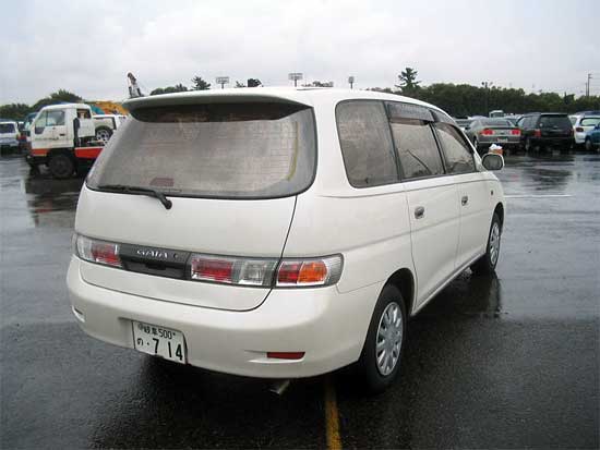 2001 Toyota Gaia Photos