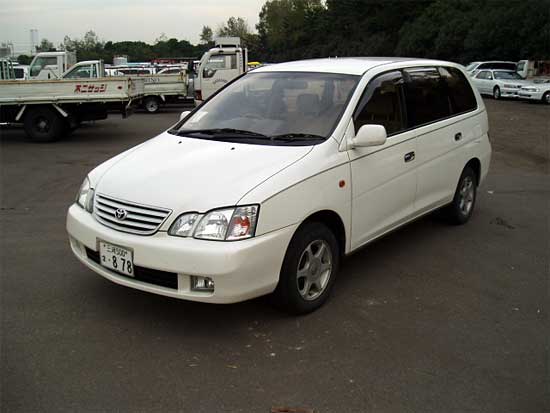 2001 Toyota Gaia Pictures