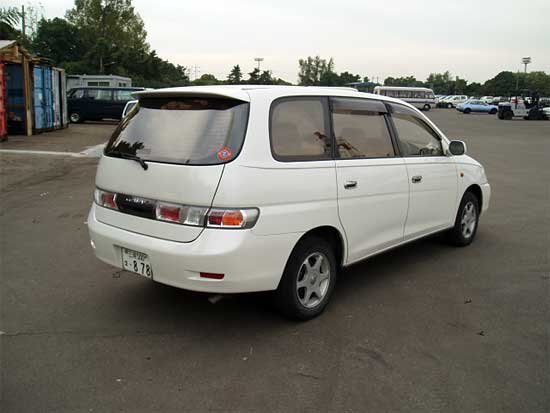 2001 Toyota Gaia Photos