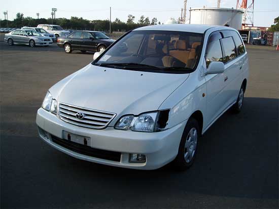 2001 Toyota Gaia Photos