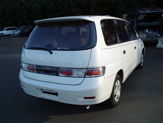 2001 Toyota Gaia Pictures